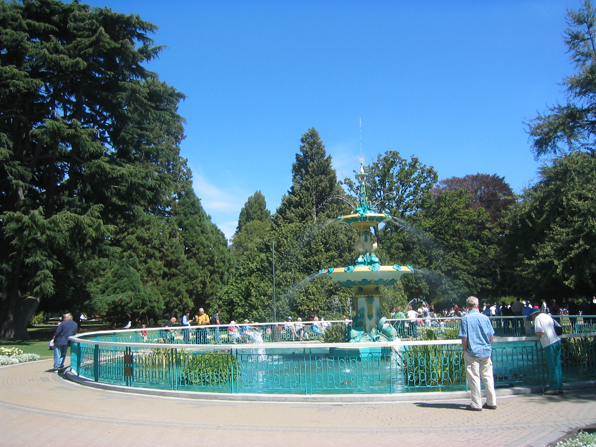 gardens-fountain.jpg